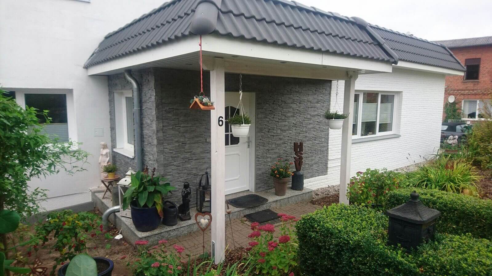 Eingangsbereich mit NovikStone DS in der Farbe 229 basalt.