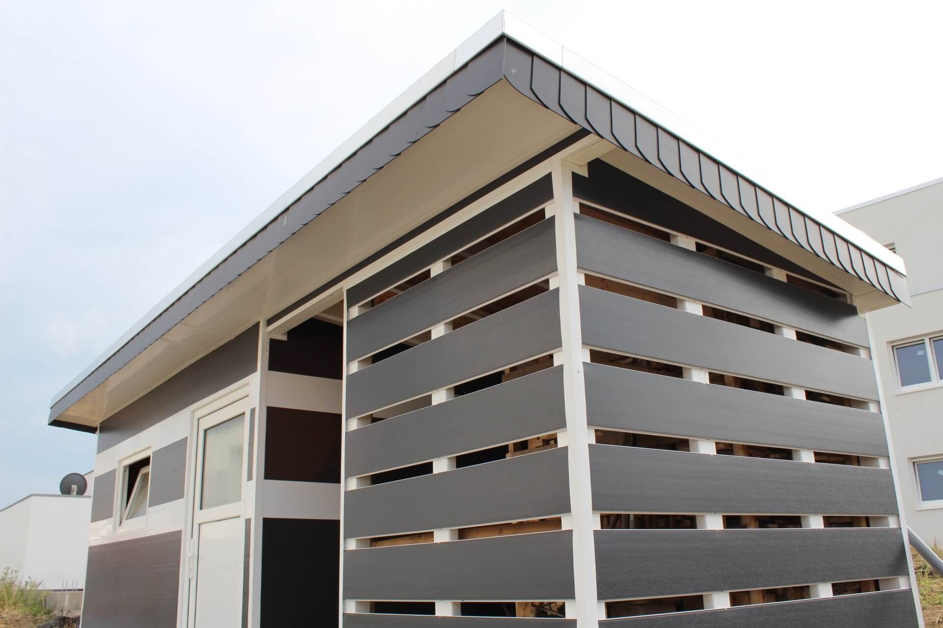 dekodeck v0 aluxanthrazitgrau geraetesunterstand fassade