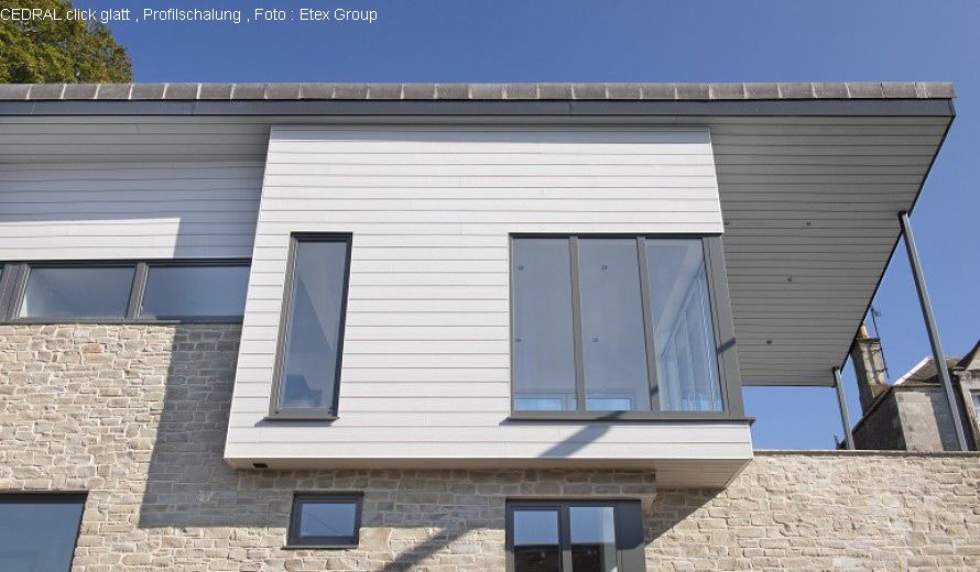 Cedral Click in der Farbe c07 Kreideweiß ist eine moderne und zeitlose Fassade mit glatter Oberfläche oder eingeprägter Holzstruktur.