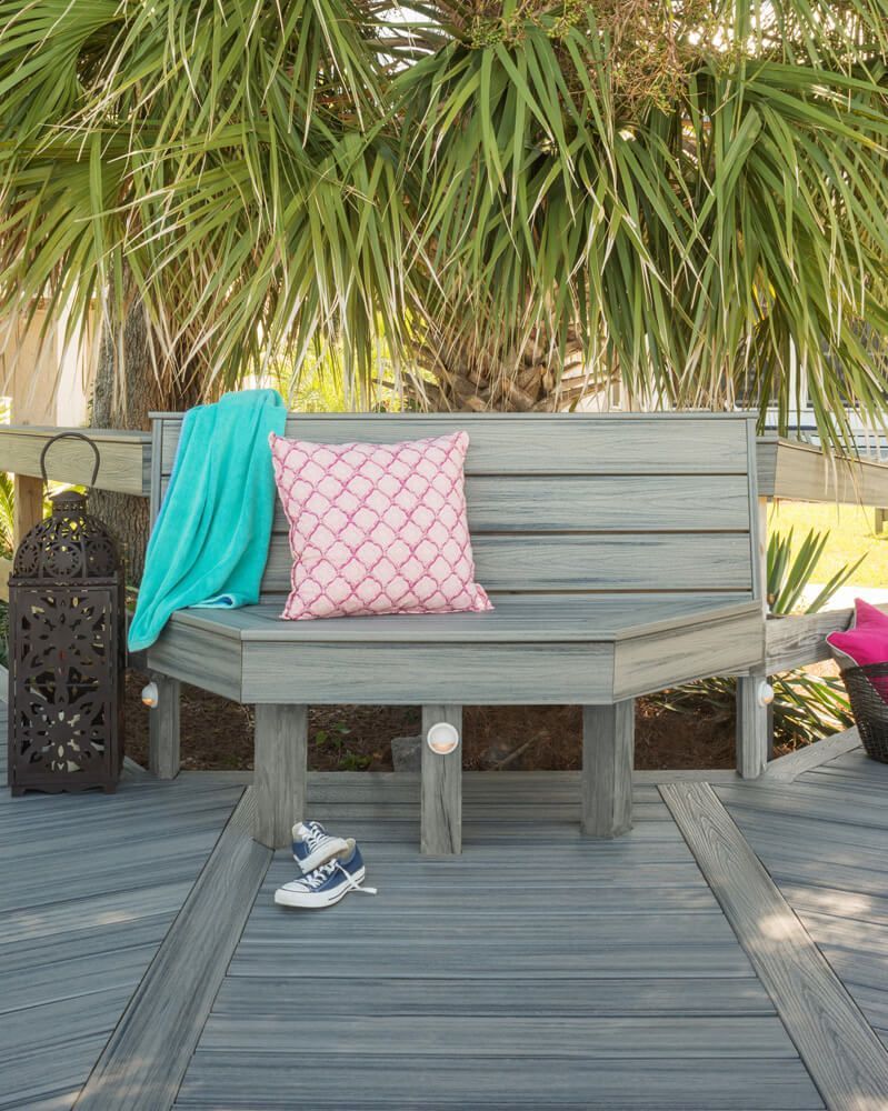 Sitzbank und Terrassendielen aus einem Guss. Trex Trancend.
